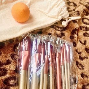 COPY - 11-Piece Makeup Brush Set with Beauty Blender and Carrying Case